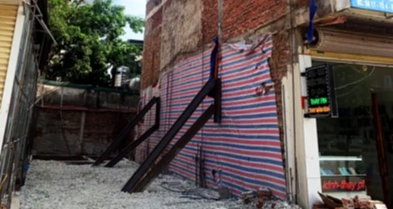 Nhà nghiêng vì hàng xóm thi công: Tranh chấp kéo dài tại Điện Biên chưa có hồi kết