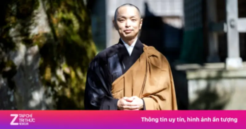 Nhà sư Nhật Bản vừa tụng kinh vừa làm nail, salon trong chùa kín lịch