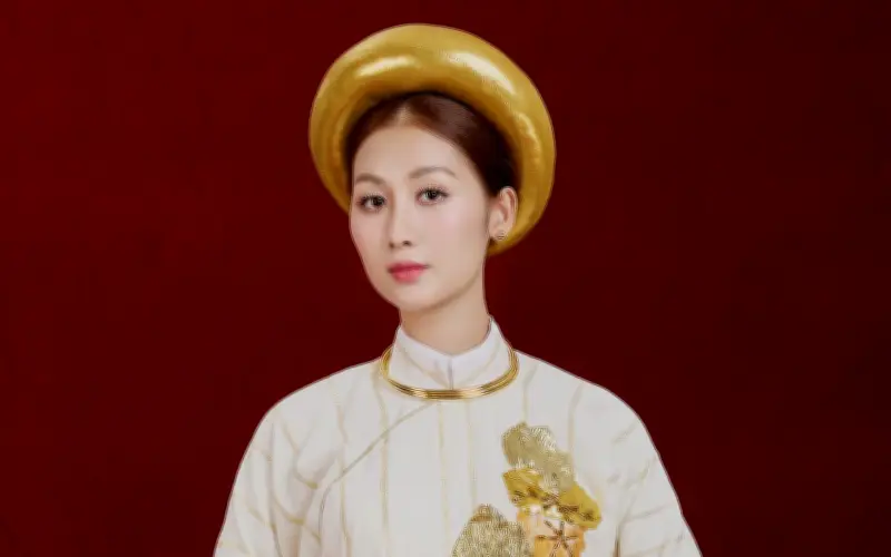 Nhà thiết kế Việt Hùng: 26 năm quảng bá áo dài Việt ra thế giới với niềm tự hào dân tộc