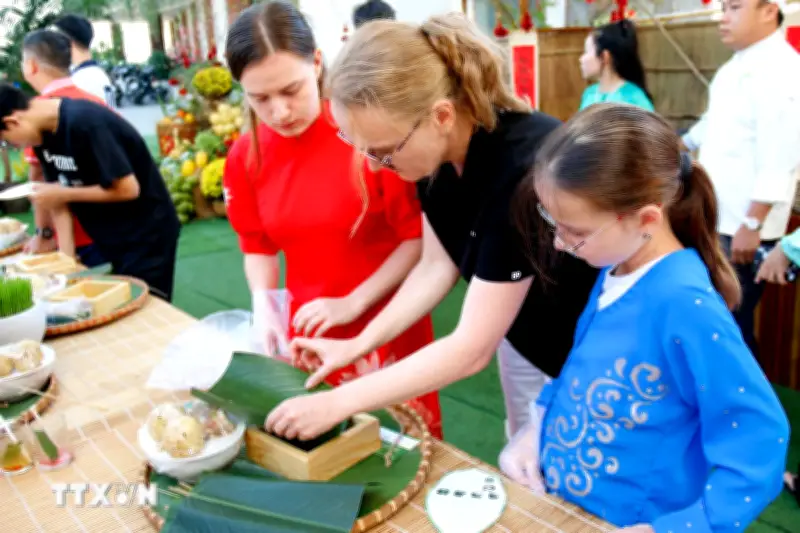 Nhiều hoạt động trải nghiệm văn hóa Tết Việt tại Lâm Đồng thu hút du khách nước ngoài