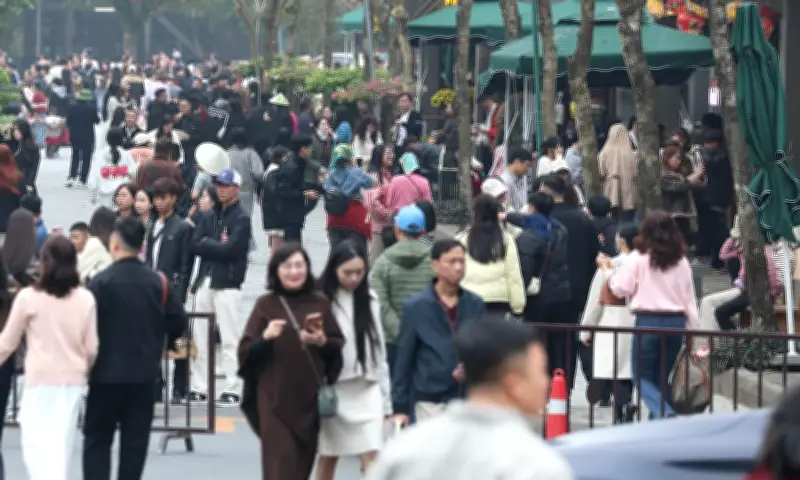 Nhiều điểm du lịch 'thất thủ' ngày mùng 4 Tết: Quá tải từ Bắc vào Nam