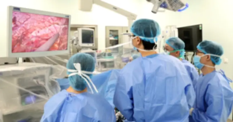 Nhiều y bác sĩ về quê đón Tết phải quay lại viện vì ca ghép gan khẩn