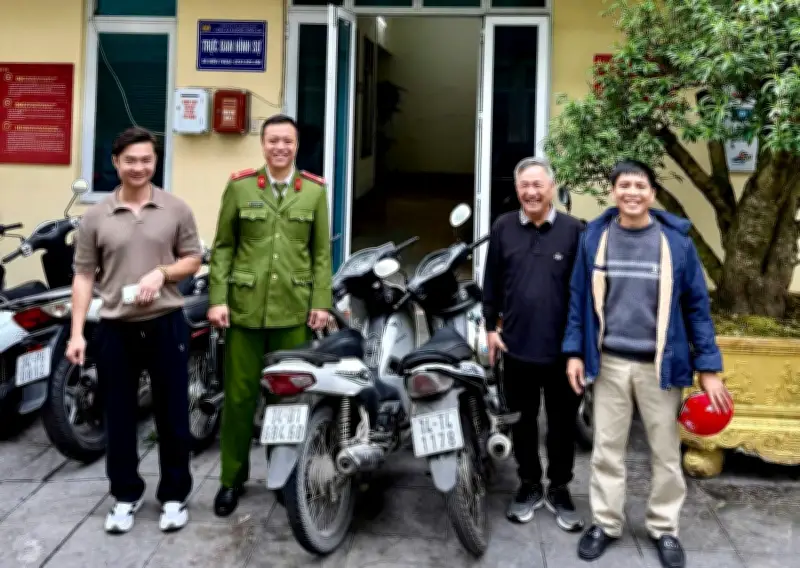 Nhầm xe máy vì chìa khóa vẫn khởi động được, công an Hồng Gai trao trả phương tiện