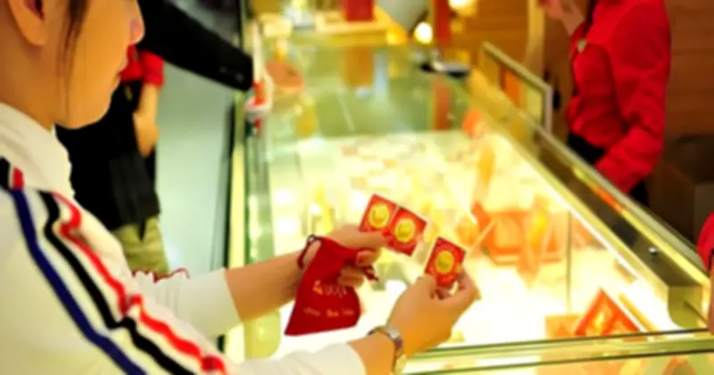 Nhân viên văn phòng Hà Nội mất ngủ vì đầu tư vàng ngày vía Thần Tài