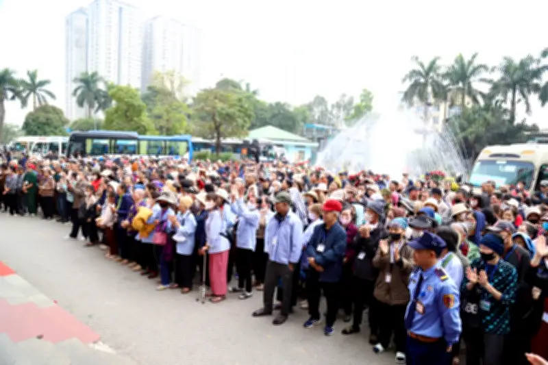 Những Chuyến Xe Yêu Thương Miễn Phí Đưa 500 Bệnh Nhân Ung Thư Về Quê Ăn Tết