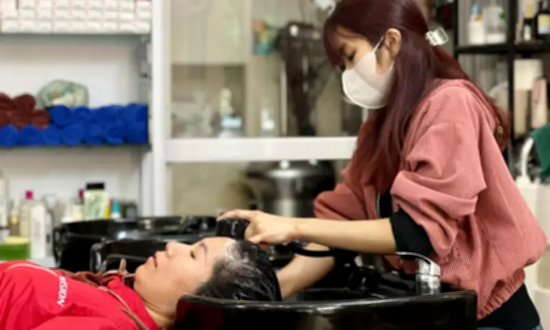 Những Công Việc Kiếm Tiền Triệu Ngày Tết: Lao Động Vất Vả Và Thu Nhập Cao