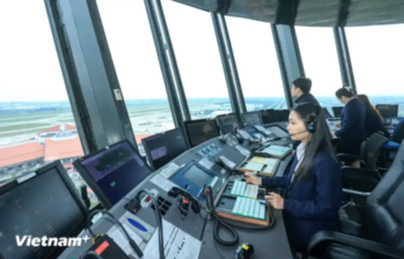 Những 'cảnh sát bầu trời' Nội Bài: Đêm Giao thừa không ngủ, dẫn đường cho triệu chuyến bay đoàn viên