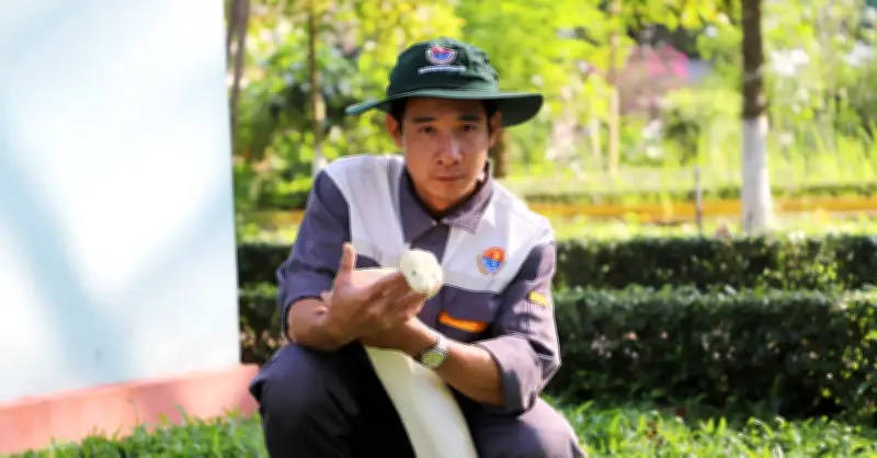 Những Con Trăn Bạch Tạng Quý Hiếm Đẹp Lạ Trong Trại Rắn Lớn Nhất Miền Tây