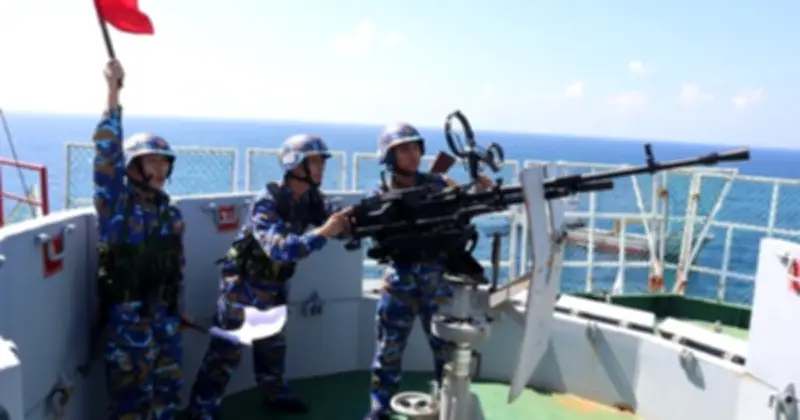 Những 'Cột Mốc Sống' Trên Biển Đón Xuân Ấm Áp Với Vườn Rau Xanh Mướt