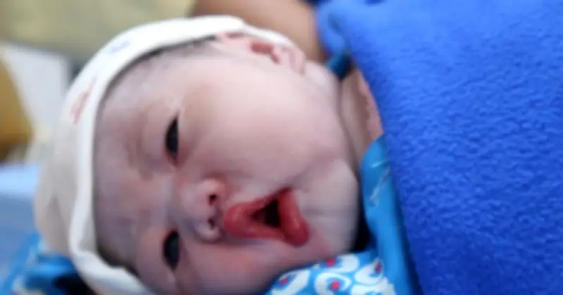 Những Em Bé Đầu Năm: Niềm Hạnh Phúc Thiêng Liêng Trong Phòng Sinh Đêm Giao Thừa