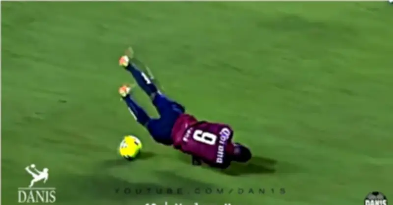 Những Khoảnh Khắc Hài Hước Không Thể Bỏ Lỡ Trong Làng Bóng Đá Việt Nam