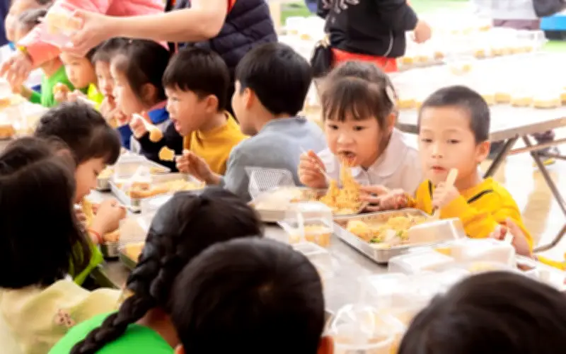 Những Mùa Xuân Ấm Áp: Hành Trình Thiện Nguyện Lan Tỏa Yêu Thương Khắp Mọi Miền