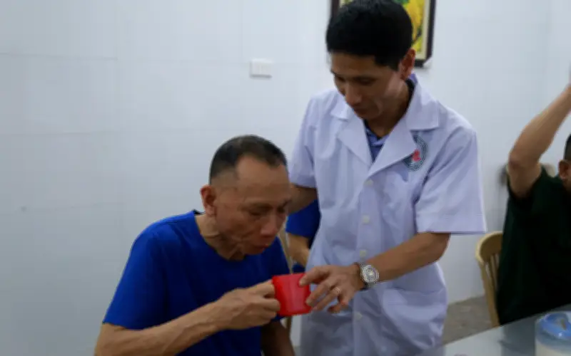 Những Người Thầy Thuốc Tiếp Tục Cuộc Chiến: Người Thầy Thuốc Của Những Người Lính Già