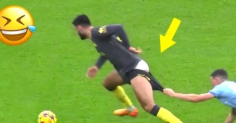 Những Pha Bóng Hài Hước Khiến Cổ Động Viên Cười Ra Nước Mắt