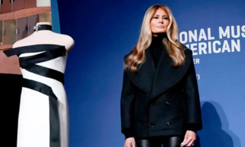 Đệ Nhất Phu Nhân Melania Trump Hiến Tặng Váy Nhậm Chức Cho Bảo Tàng Lịch Sử Quốc Gia