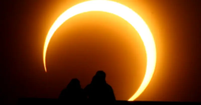 Nhật Thực Hình Khuyên 'Vòng Tròn Lửa' Rực Sáng Trên Nam Cực Ngày Mùng 1 Tết
