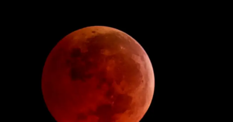 Năm 2026: Bầu trời rực rỡ với siêu Trăng, nhật thực toàn phần và loạt hội ngộ thiên văn