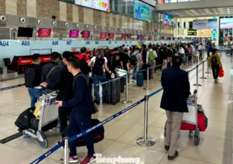 Năm Bính Ngọ 2026: 'Song Hỏa' gặp 'Thiên Hà Thủy' và lời khuyên an toàn khi di chuyển