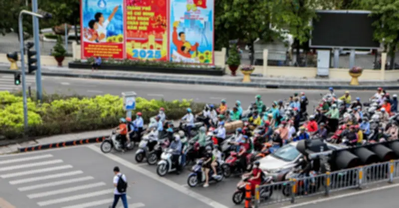 Năm Mới Nói Chuyện Cũ: Từ Thực Phẩm Giả Đến Hành Chính Phiền Hà