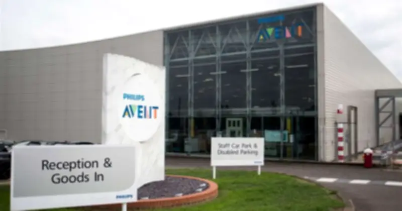 Núm vú giả cho trẻ: Lợi ích giảm SIDS và nguy cơ sức khỏe cần cảnh giác