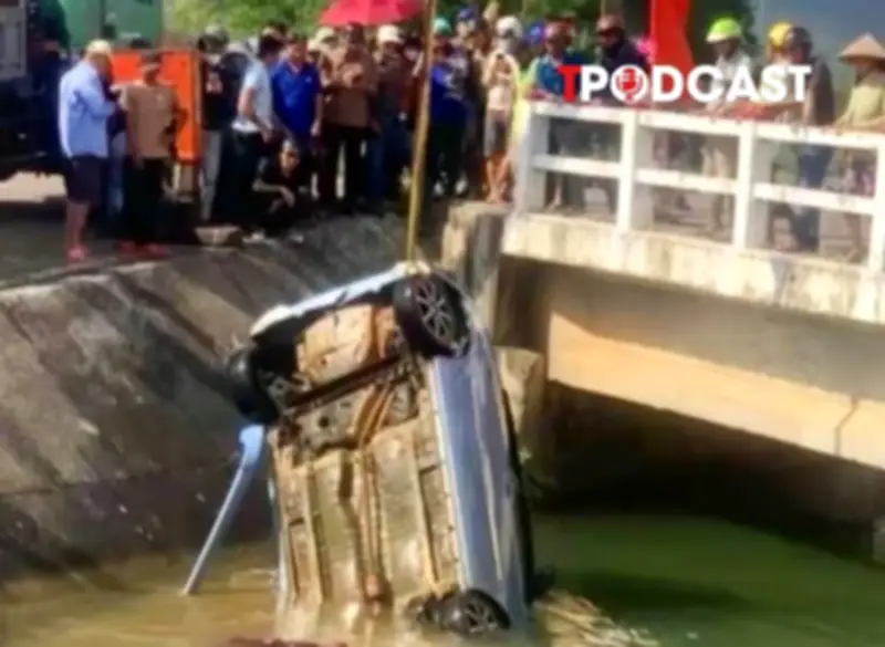 Nóng 24/2: Phát hiện xe ô tô và 2 thi thể dưới kênh, gia đình tung lên mạng cầu cứu