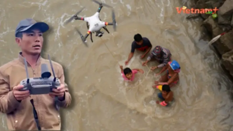 Nông dân biến drone thành 'đôi cánh cứu hộ' trong thiên tai 2025, cứu người khỏi lằn ranh sinh tử