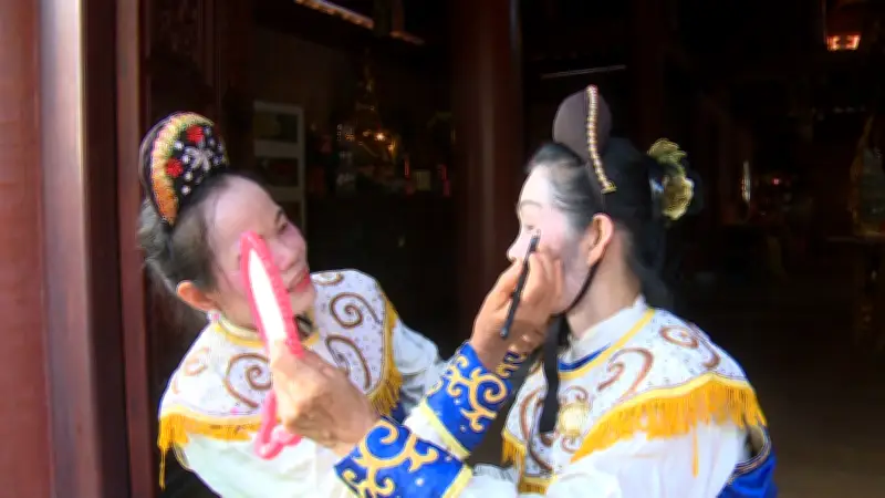 Nông dân Phú Thọ giữ lửa tuồng cổ trong đêm diễn đầu Xuân tại đình làng