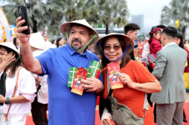 Đà Nẵng đón hơn 200 du khách Thái Lan với không khí Tết rộn ràng và quà tặng đặc sắc