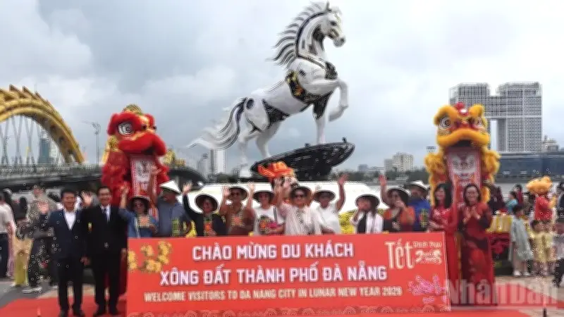 Đà Nẵng Rộn Ràng Đón Chuyến Bay Quốc Tế Đầu Tiên Ngày Mùng 1 Tết 2026