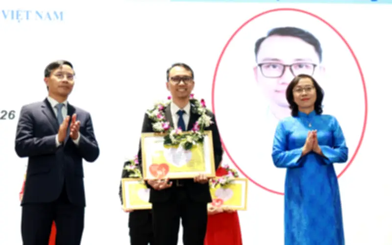 Đà Nẵng Trao Huân Chương Lao Động Và Vinh Danh 51 Gương Mặt 'Tỏa Sáng Blouse Trắng' Năm 2025