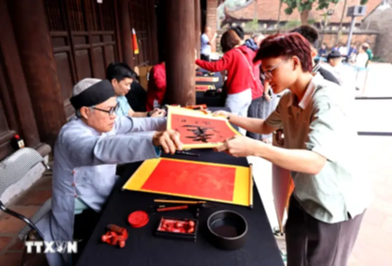 Nét đẹp tục xin chữ, cho chữ đầu xuân lan tỏa tinh thần Quốc học