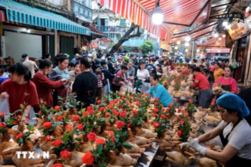 Nét đẹp truyền thống đi chợ sớm sáng 30 Tết Nguyên đán tại Việt Nam