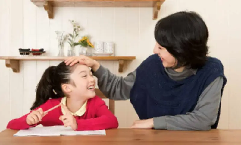 Nuôi con như chạy KPI: Áp lực 'người mẹ hoàn hảo' khiến phụ nữ công sở kiệt sức