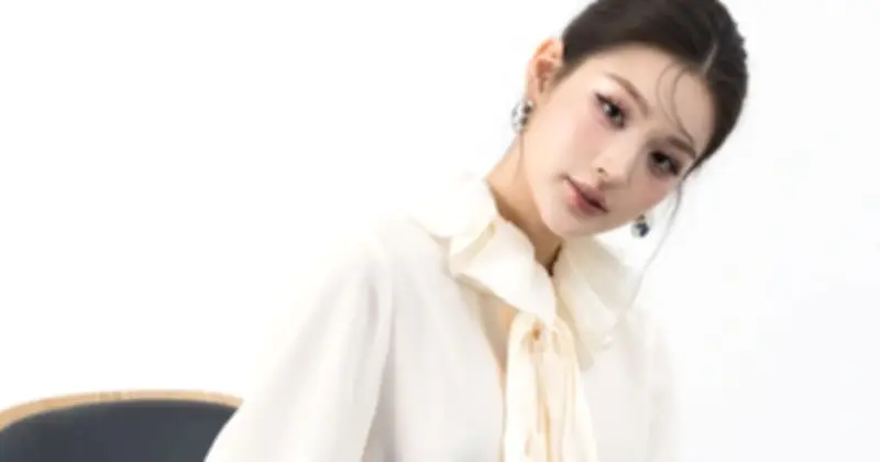 Áo Blouse Tay Bồng Phối Váy Chữ A: Bí Quyết Thanh Lịch Cho Mọi Dịp