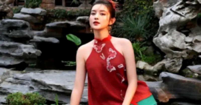 Áo Cổ Yếm: Nét Duyên Dáng Truyền Thống Đón Xuân Rực Rỡ