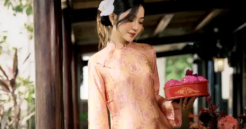 Áo Dài Tết: Sắc Màu May Mắn Và Phong Cách Hiện Đại Cho Quý Cô