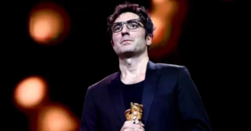Đạo diễn Đức İlker Çatak Đoạt Gấu Vàng Berlinale 76 Với Phim 'Gelbe Briefe'