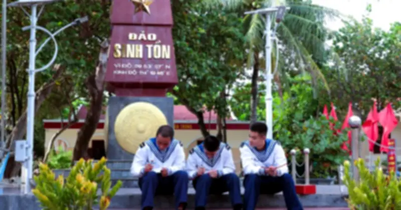 Đảo Sinh Tồn: Tiếng Kẻng Báo Động Và Hành Trình Xanh Hóa Trường Sa