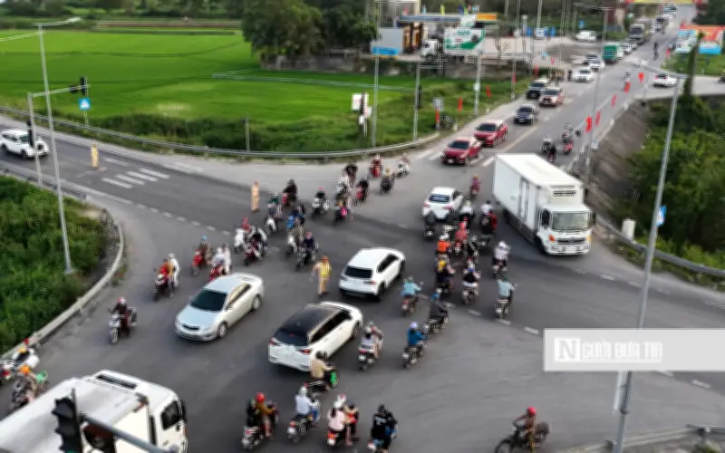 Áo Vàng Căng Mình Điều Tiết Giao Thông, Đảm Bảo An Toàn Dịp Tết Nguyên Đán