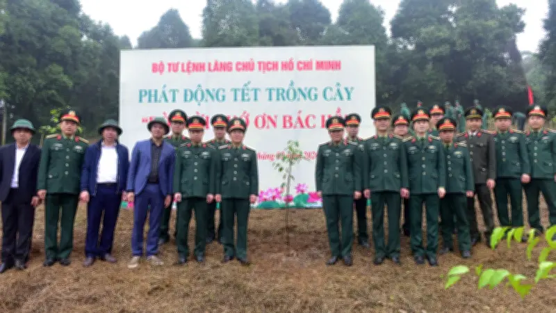 Đoàn Bộ Tư lệnh Lăng Bác trồng cây tại Khu Di tích K9 nhân Tết trồng cây Xuân Bính Ngọ 2026