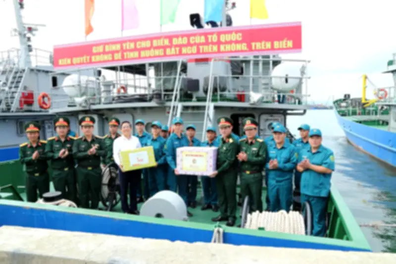 Đoàn công tác Quân khu 5 thăm, kiểm tra nhiệm vụ tại Đà Nẵng và phát động Tết trồng cây