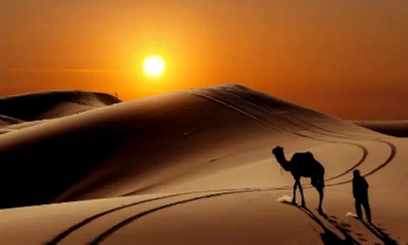 Đoàn du khách trải nghiệm 'địa ngục nóng nhất thế giới' tại sa mạc Iran