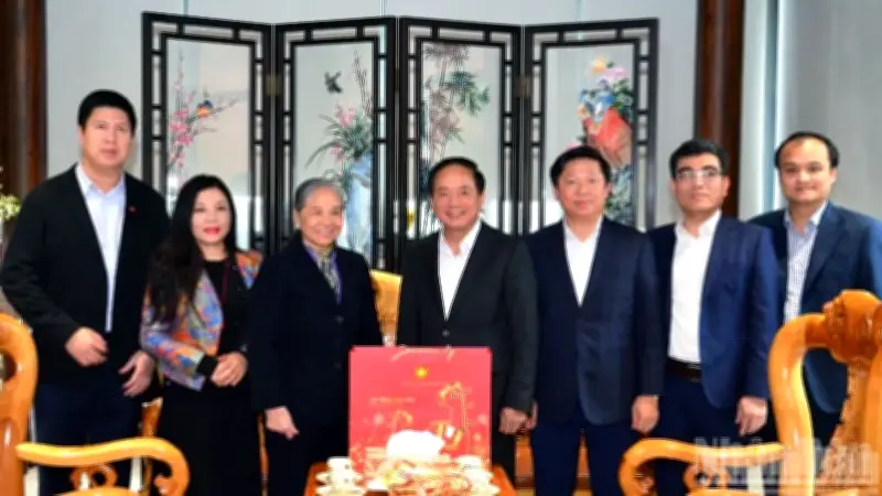 Đoàn lãnh đạo Ban Tuyên giáo và Dân vận Trung ương thăm viếng, chúc Tết gia đình Tổng Bí thư Nguyễn Phú Trọng