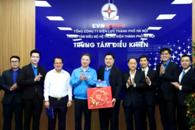 Đoàn T.Ư Đoàn thăm, chúc Tết công nhân điện và y bác sĩ Bệnh viện Bạch Mai