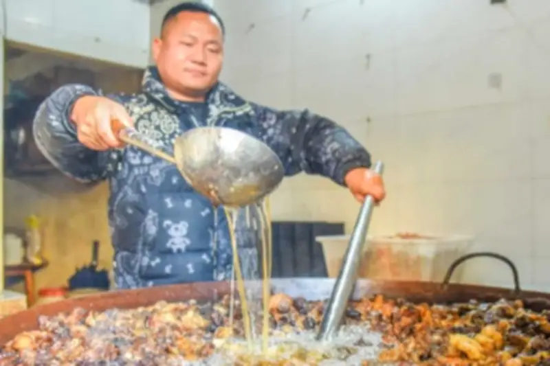 Cậu bé mồ côi vươn lên thành ông chủ chuỗi nhà hàng với doanh thu khủng