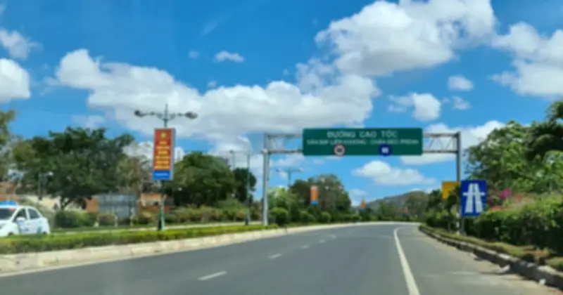 Áp lực giao thông tăng cao khi hai tuyến cao tốc Tân Phú - Bảo Lộc và Bảo Lộc - Liên Khương chậm tiến độ