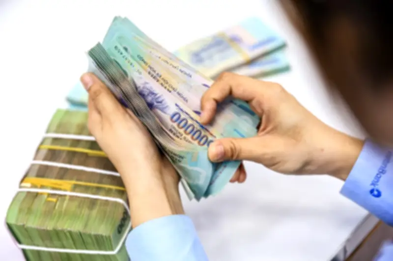 Áp lực huy động vốn đẩy lãi suất tiền gửi tăng sau Tết, ngân hàng đối mặt thách thức kép