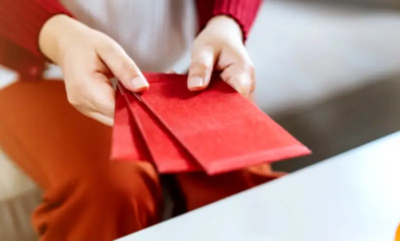 Áp lực lì xì Tết: Gánh nặng tài chính và kỳ vọng xã hội đè nặng lên người trẻ