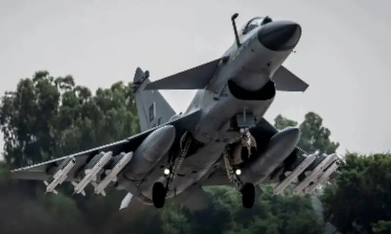 Pakistan Tuyên Bố 'Chiến Tranh Không Hạn Chế' Với Afghanistan Sau Xung Đột Biên Giới