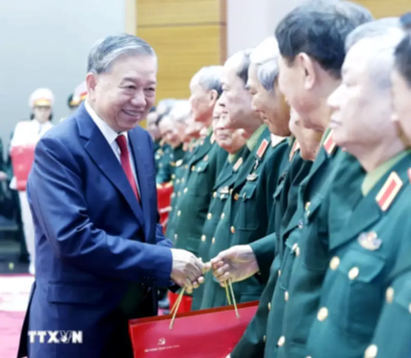 Tổng Bí thư gặp mặt đại biểu tượng linh quân đội nghỉ hưu, nhấn mạnh công tác